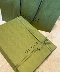 Gucci抹茶色新包装太好看了吧,买的这条围巾手感舒服也好搭