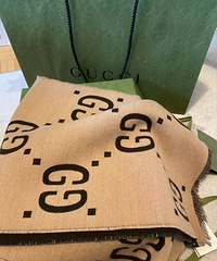 Gucci抹茶色新包装太好看了吧,买的这条围巾手感舒服也好搭