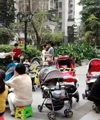 小区飞出的烟头烫伤我6个月的宝宝,挨家敲门没有一个人承认