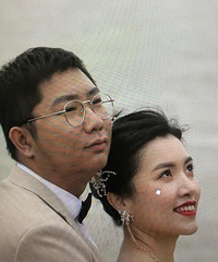 婚纱照把老公P掉可以吗?全程就睁眼和闭眼两个表情,辣眼睛