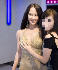 太辣眼睛了,他们连明星蜡像都不放过,杨洋被宽衣解带上下其手