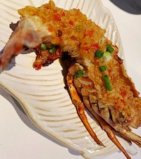 这里不仅有专人剥虾,还有不限量的鹅肝和海鲜,我轻松吃回本
