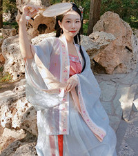 �ֲ���һ�Һ����꣬ױ����װȫ������̫ϲ���ˣ���һ�춼û����