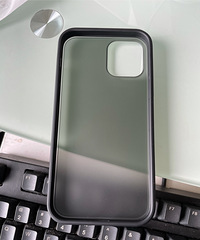 iPhone12手机壳你们用的哪种啊,我这个感觉套上大了一圈