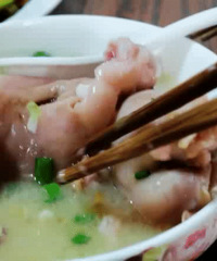 这家开了30多年的老字号蹄花汤,味道不负期望,吃了过后粘嘴巴