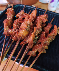 冉家坝这家羊肉馆子的烧烤也有一手,我厚着脸皮才吃到它