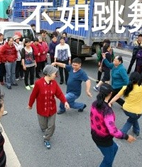 真实广场舞风云:争老头扯队友头发、被舞伴骗30万买保健品