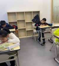 5年级娃儿补英语,用的是美国原版教材,5次课后单词语法都满分