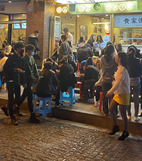 为吃火锅重庆人能有多拼?等位373桌,下午5点排到晚上12点