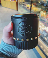 一眼就相中了的杯子,拿下皮套居然还有个金牌logo