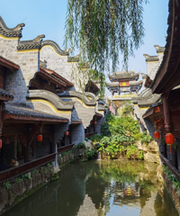 挨着主城边的免费露营地,空气环境设施都超级给力,还有儿童乐园