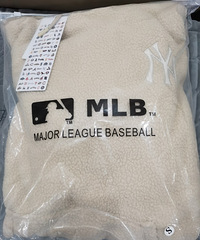 MLB软糯糯的卫衣上身很不错,做工完全是物超所值