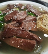 解放碑这家开了20年的汤包店,凭味道在落寞的美食城站稳了脚跟