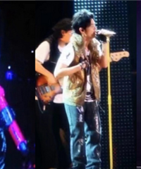 喜欢周杰伦19年,买过很多磁带,从07年开始追他的每场演唱会