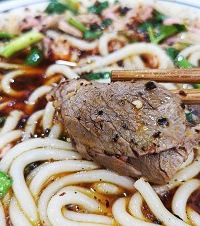 这家羊肉米线的生意好火爆,我吃到最后连汤都没舍得放过