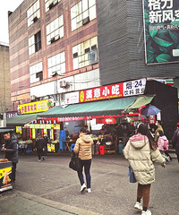 谢家湾这个百岁大厂家属区,藏了无数火锅店,简直是火锅界扛把子
