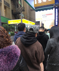 排长队才吃到解放碑这家鸳鸯包,据说一年卖出1000万个