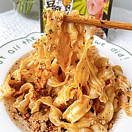 意外好吃的臭豆腐拌面