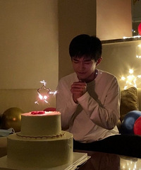 读书时追超女和快男,想起给陈翔投的票就后悔,现在喜欢千玺弟弟