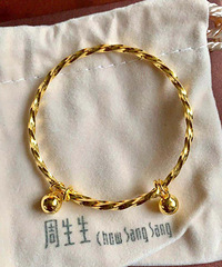 一眼相中了这个小金镯子,这款也很秀气