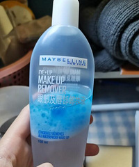 美宝莲眼唇卸很多泡沫,是正常的吗?