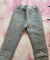 这家店纯正的品牌尾货,性价比很高,面料做工精致