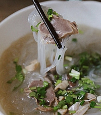被李佳琦、薇娅推荐的臭豆腐拌面、银耳鲜露,看起暗黑却意外好吃