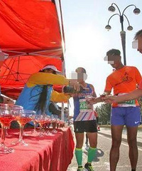 �����ɵĲ���վ��ֱ������ˮϯ��Ӳ�˶ൽ������