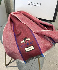 Gucci 2020新款小蜜蜂羊绒围巾,怎么搭都好看又高级