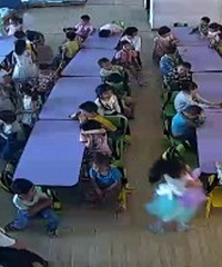 女儿在幼儿园竟遭遇校园暴力,被男孩欺负了多次,老师也解决不了