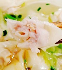 第一次吃抄手自助餐,10元就能吃到撑,猪油汤底也是一大亮点