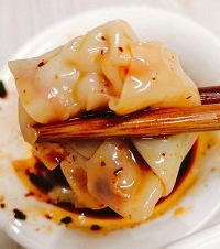 第一次吃抄手自助餐,10元就能吃到撑,猪油汤底也是一大亮点