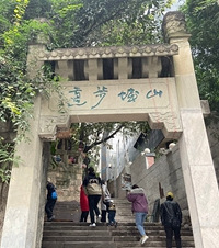 悬崖边上的山城巷,不仅守护重庆最初的记忆,还有好多有趣小店