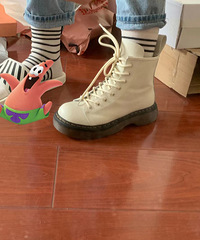 ��˫����ѥ���̫�ô��ˣ�ǿ�Ұ���