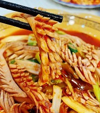 这家开了20多年的江湖菜坚持“永不创新”,味道却惊艳了所有人