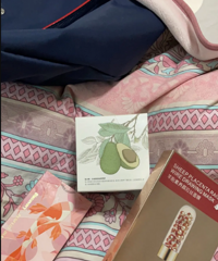 一个礼物认清一个朋友,送她范思哲950的发卡,结果她回礼……