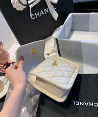 香奈儿新款豆腐包,温柔奶油色太美啦