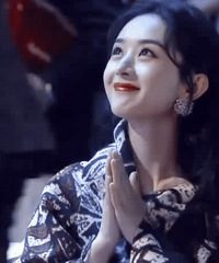 星光大赏女明星们铆足了劲比美,礼服换几套,热巴美翻,身材火辣