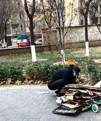 你瞧不上的捡破烂:小区大妈一月挣6000,有人月入2万5