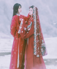 在仙女山雪地拍了套汉服写真,还被朋友夸有天官赐福的味道