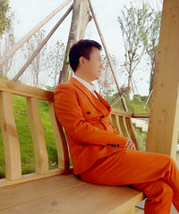 90年的作家征婚,希望对方专科以上学历