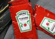 吃薯条要求多给一包番茄酱被拒绝了