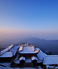 ȥŮɽ򼷣Ǳиѩõѡ񣬳