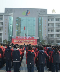 八中向区县进发了,梁平一中"重庆八中班"授牌