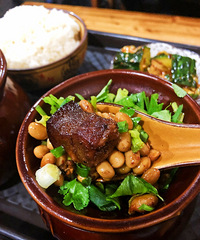 ����У�ſڵı����ϵ꣬����������ְ�����Ŵ