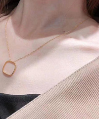 �������ƽ�С����ָ���Ī������̲�ס��������һ��