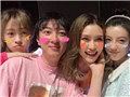 王思聪带6名美女庆生