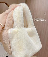 30多块钱的这包质感棒呆了!毛毛又软又滑溜,超好rua~~
