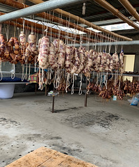 在重庆,年味从一家人灌香肠开始