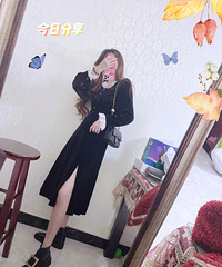 新年穿新衣 ,这条蕾丝拼接小黑裙太爱了!丝绒的质地很显高级